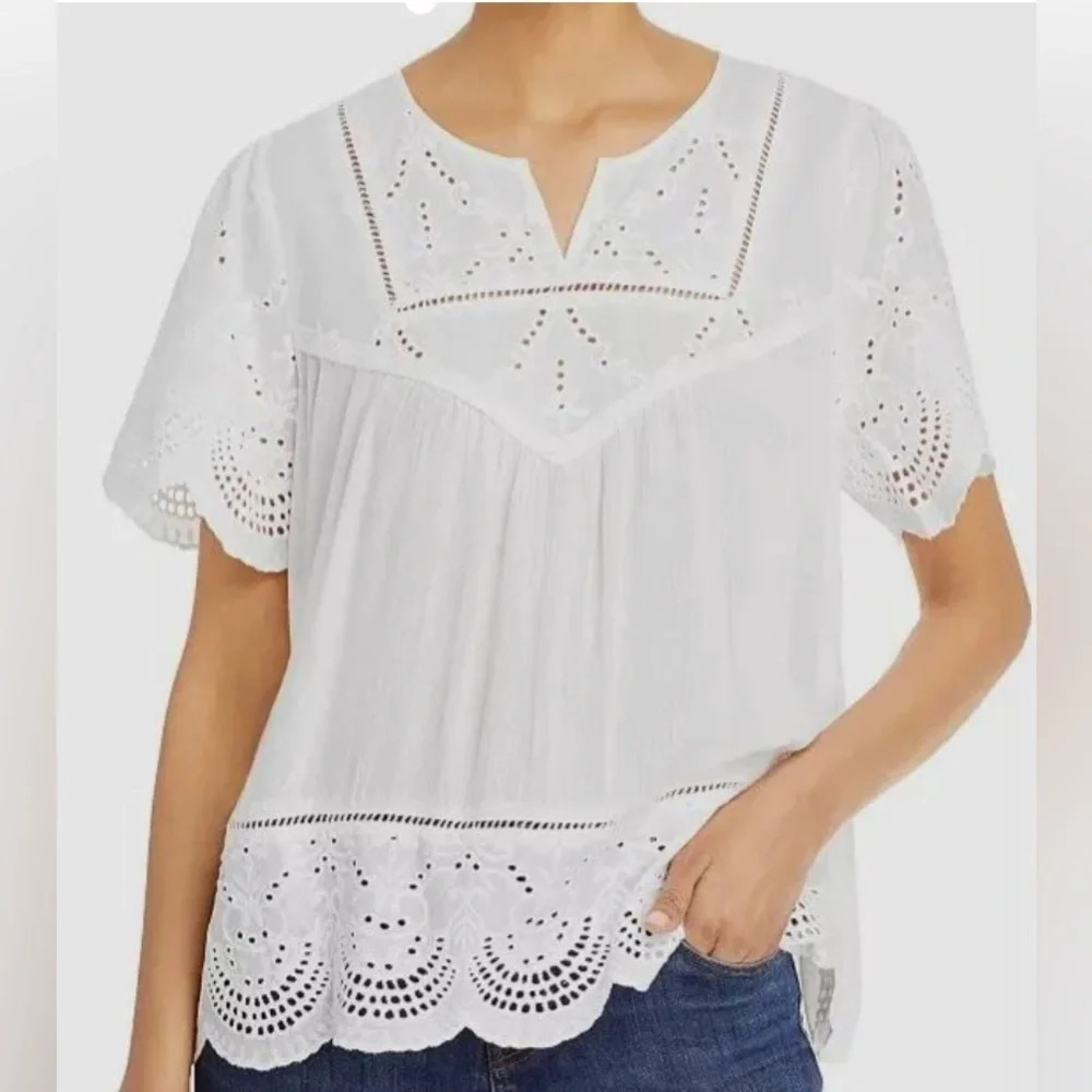 Embroidered White Feminine Eyelet Scalloped Edge T-Shirt Size M